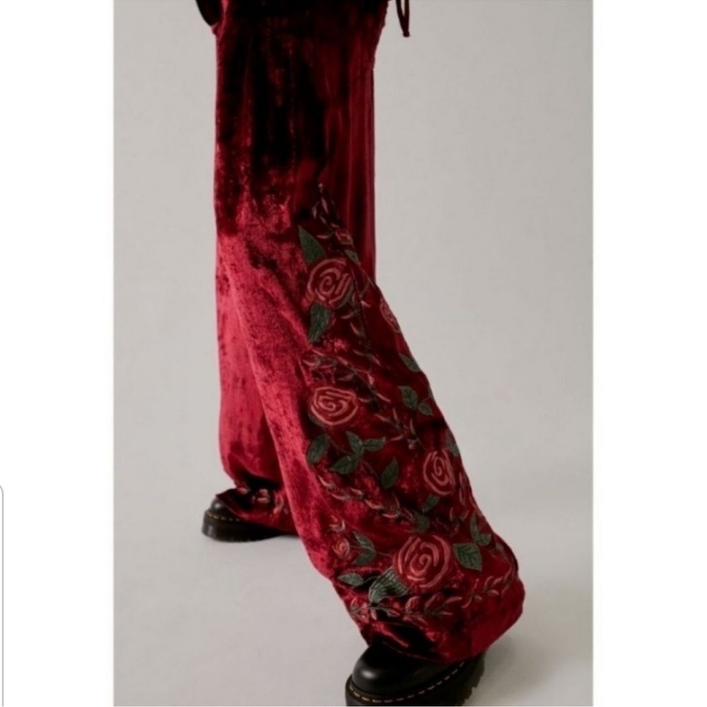 Anna Sui X Free People Rose Velvet Pants
Size 0 - Picture 3 of 7